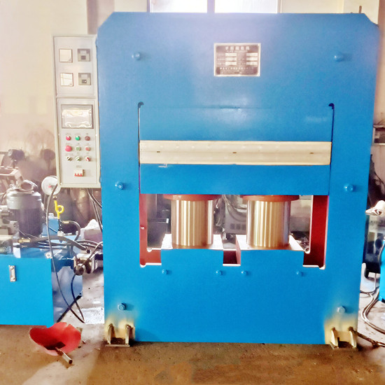 200噸框式雙缸平板硫化機(jī)-PLC自動(dòng)硫化機(jī)