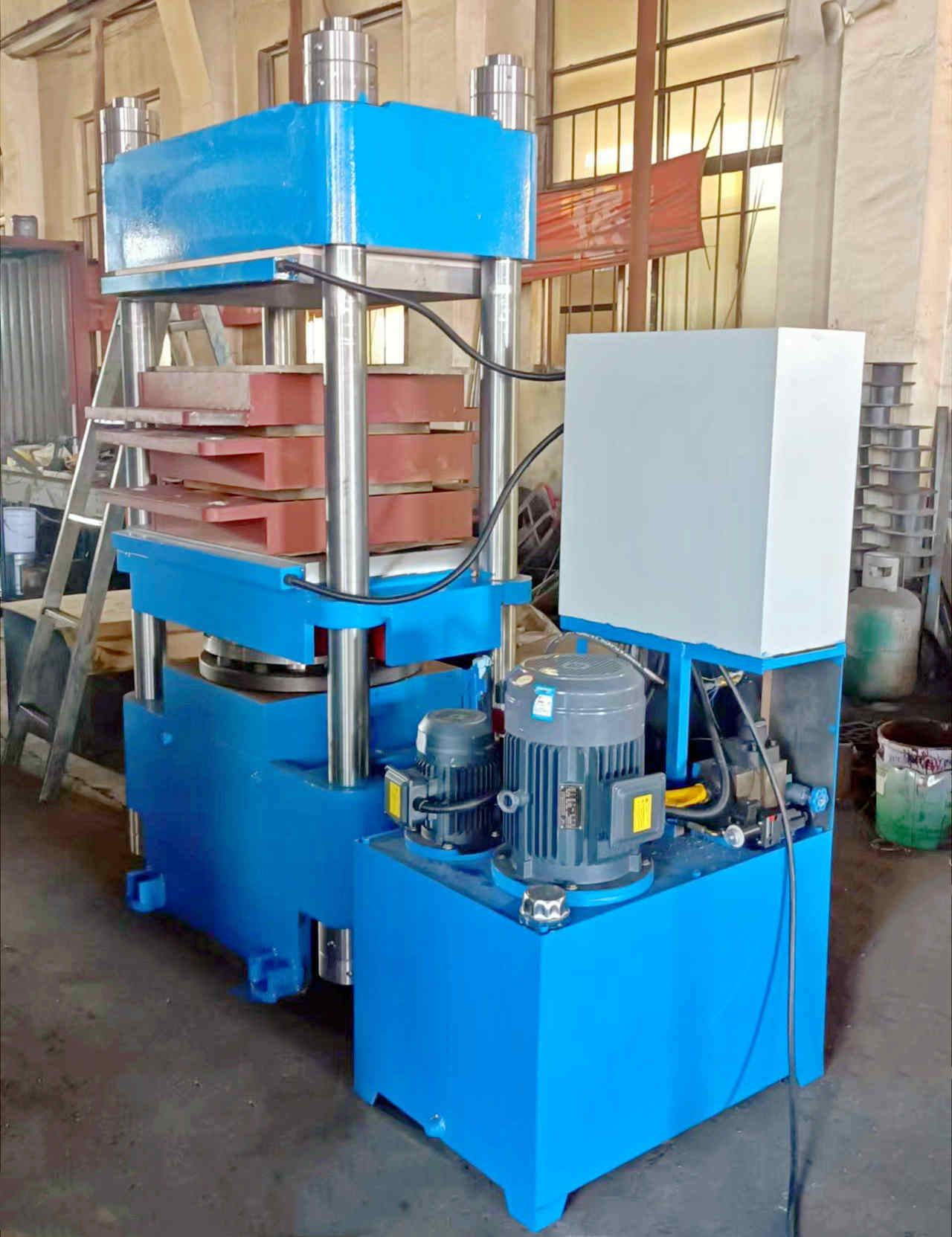 200噸900x600四柱硫化機